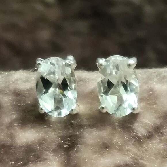 Brazilian Goshenite Solitare Stud Earrings in Sterling Silver - Picture 5 of 14